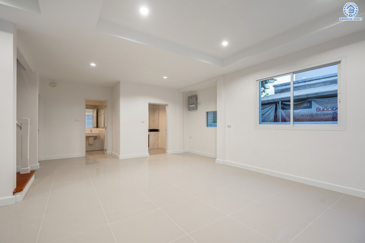 บ้านมือสองตกแต่งใหม่ ม.ชลลดา วัดลาดปลาดุก คุณภาพระดับ L&H บนเนื้อที่ 63.5 ตร.ว. ฟังก์ชัน 3 ห้องนอน 2 ห้องน้ำ 3 ที่จอดรถ บนทำเลศักยภาพ เพียง 15 นาทีถึง เซ็นทรัลเวสท์เกต ใกล้รถไฟฟ้าสายสีม่วง "สถานีคลองบางไผ่"